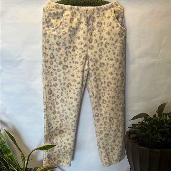 Cozy Leopard Print Kids Pajamas - Picture 2 of 8